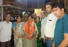 पीएम विश्वकर्मा योजना में ठठेरा/कसेरा समाज को शामिल करने की मांग को लेकर सांसद मंजू शर्मा को सौंपा ज्ञापन Memorandum submitted to MP Manju Sharma.