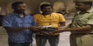 होमगार्ड जवान की ईमानदारी बनी मिसाल: पर्यटक को लौटाया 1.06 लाख रुपये से भरा बैग Bag containing ₹1.06 lakh returned to tourist