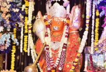 श्री मनसापूरण हनुमान मंदिर का पाटोत्सव में सजी फूल बंगला झांकी