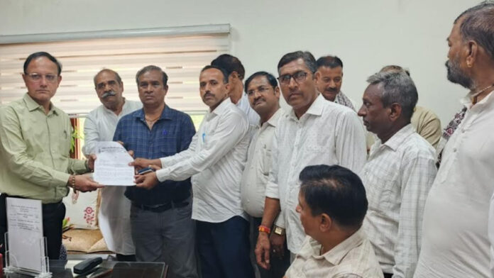 The Gurjar community submitted a memorandum addressed to the Chief Minister. The Gurjar community submitted a memorandum addressed to the Chief Minister.