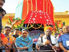 जयपुर में श्रद्धा-भक्ति के साथ निकली भगवान जगन्नाथ की रथयात्रा में राज्यपाल और उपमुख्यमंत्री ने की रथ पूजा Lord Jagannath's Rath Yatra taken out in Jaipur with devotion and reverence.