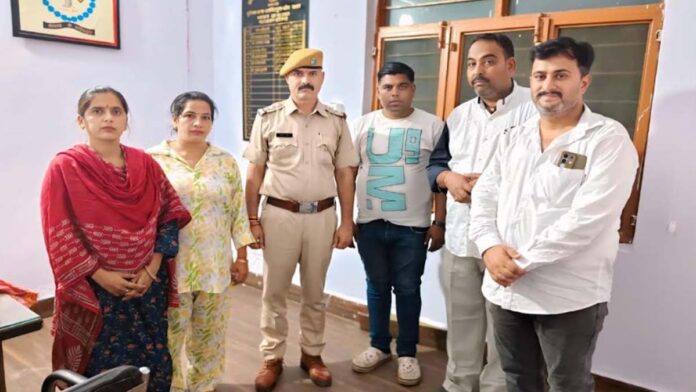 Welcome to Raghuvir, the newly appointed Station House Officer (SHO) of Jaysinghpura Khor. Welcome to Raghuvir, the newly appointed Station House Officer (SHO) of Jaysinghpura Khor.