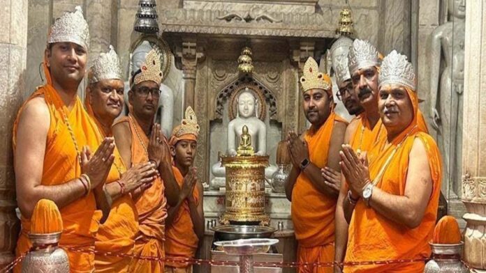Lord Mahavir's Garbha Kalyanak was celebrated with devotion in Jain temples of Jaipur. Lord Mahavir's Garbha Kalyanak was celebrated with devotion in Jain temples of Jaipur.