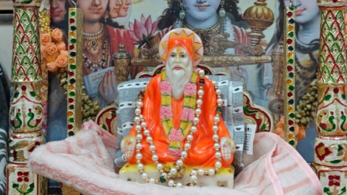 Devotees will have the divine darshan of Sadguru Teuram Maharaj in his child form during the Jhula-Jhanki. Devotees will have the divine darshan of Sadguru Teuram Maharaj in his child form during the Jhula-Jhanki.