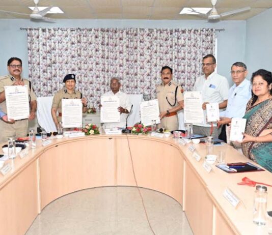 मंत्री बाबूलाल खराड़ी ने किया राजस्थान गृह रक्षा प्राथमिकताएँ-2026 पुस्तिका का विमोचन Minister Babulal Kharadi released the 'Rajasthan Home Guard Priorities-2026' booklet.