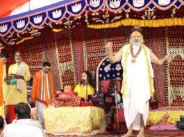 गोपुष्टी महायज्ञ में गूंजी भागवत कथा: कृष्ण जन्मोत्सव पर झूमे श्रद्धालु Bhagwat Katha resonates at the Gopushti Mahayajna