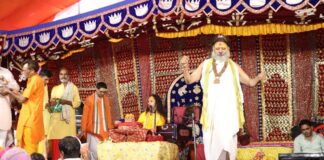 गोपुष्टी महायज्ञ में गूंजी भागवत कथा: कृष्ण जन्मोत्सव पर झूमे श्रद्धालु Bhagwat Katha resonates at the Gopushti Mahayajna