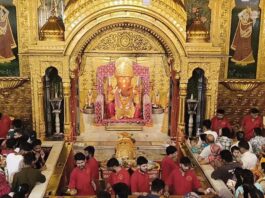 गुरु पूर्णिमा पर राजस्थानी लहरिया वेशभूषा में सजे मोती डूंगरी गणेश Moti Dungri Ganesh adorned in Rajasthani *Leheriya* attire on Guru Purnima.