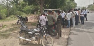 मोबाइल कोर्ट की सख्ती: 35 वाहन चालकों पर कार्रवाई करते हुए किए सात वाहन जब्त