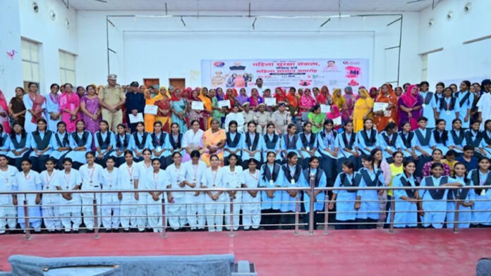Dialogue with 1.5 lakh women in the Women's Safety Resolution Campaign Dialogue with 1.5 lakh women in the Women's Safety Resolution Campaign