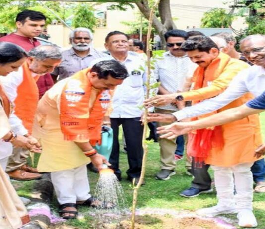 डॉ. मुखर्जी के राष्ट्रवादी विचार कार्यकर्ताओं के लिए प्रेरणा : गोपाल शर्मा Dr. Mukherjee's nationalist ideas are an inspiration for party workers: Gopal Sharma