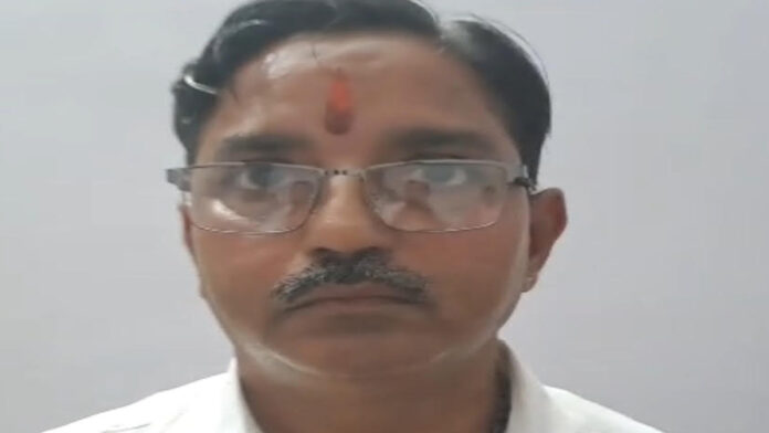 MLV College Establishment Officer arrested for taking a bribe. MLV College Establishment Officer arrested for taking a bribe.