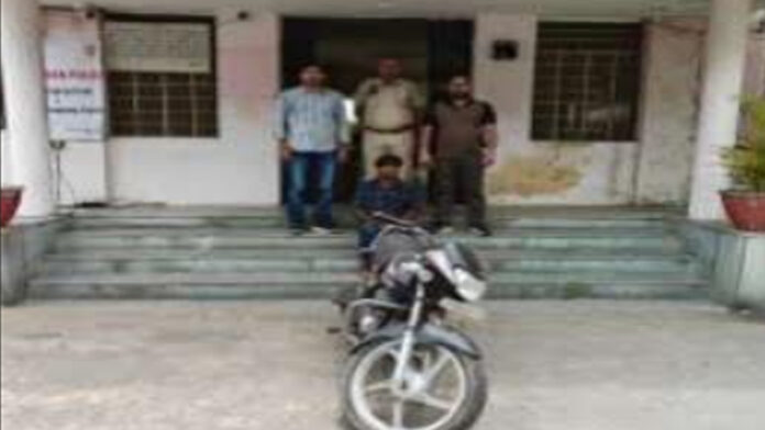 Cunning thief arrested for stealing two-wheelers to fund his drug addiction. Cunning thief arrested for stealing two-wheelers to fund his drug addiction.