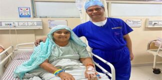 एआर तकनीक से बिना प्लेट-स्क्रू निकाले हुआ घुटने का प्रत्यारोपण Knee replacement performed using AR technology without removing plates and screws.