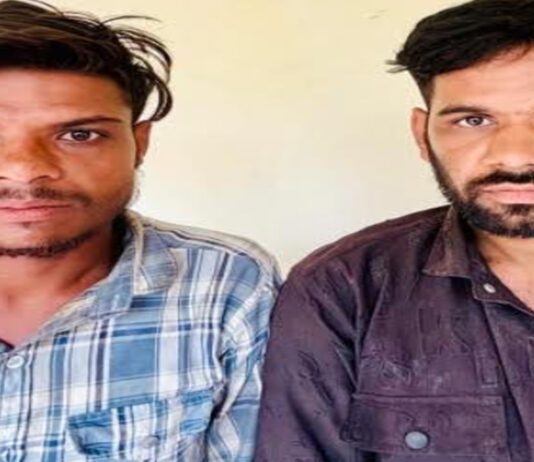 सार्वजनिक स्थान पर जुआ खेलते दो शातिर गिरफ्तार