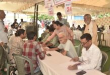 शहरी सेवा शिविर में मौके पर ही निस्तारित हुए सैकड़ों प्रकरण Hundreds of cases resolved on the spot at the urban service camp.