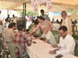 शहरी सेवा शिविर में मौके पर ही निस्तारित हुए सैकड़ों प्रकरण Hundreds of cases resolved on the spot at the urban service camp.