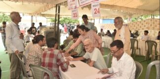 शहरी सेवा शिविर में मौके पर ही निस्तारित हुए सैकड़ों प्रकरण Hundreds of cases resolved on the spot at the urban service camp.
