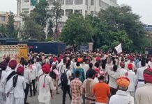 दस प्रतिशत आरक्षण की मांग पर जयपुर में बवाल: महापंचायत के बाद पुलिस-प्रदर्शनकारियों में झड़प