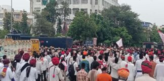 दस प्रतिशत आरक्षण की मांग पर जयपुर में बवाल: महापंचायत के बाद पुलिस-प्रदर्शनकारियों में झड़प