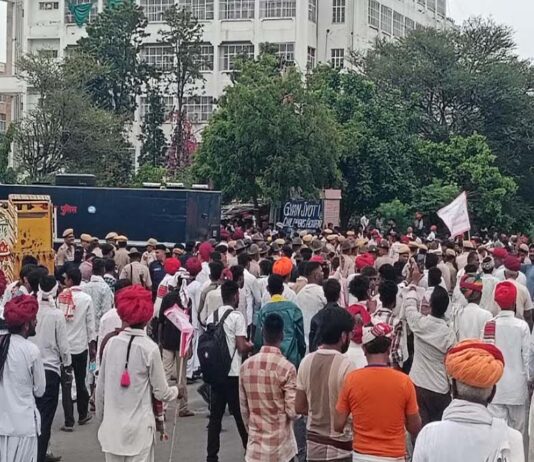 दस प्रतिशत आरक्षण की मांग पर जयपुर में बवाल: महापंचायत के बाद पुलिस-प्रदर्शनकारियों में झड़प