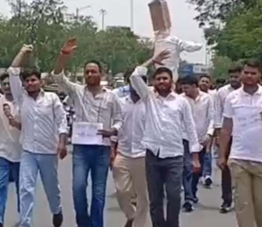 पेपर लीक के विरोध में जयपुर में छात्र-युवा सड़कों पर