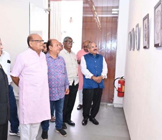 पेंसिल स्केच प्रदर्शनी में दिखी वरिष्ठ कलाकार प्रताप कुमार भाटिया की प्रतिभा