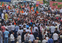 जयपुर में हाई-वोल्टेज प्रदर्शन: राहुल गांधी के विरोध में कांग्रेस कार्यालय घेरने निकली भाजपा पर पुलिस ने चलाई वाटर कैनन High-voltage protest in Jaipur