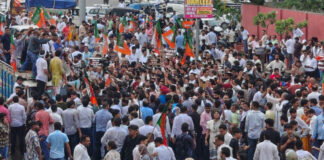 जयपुर में हाई-वोल्टेज प्रदर्शन: राहुल गांधी के विरोध में कांग्रेस कार्यालय घेरने निकली भाजपा पर पुलिस ने चलाई वाटर कैनन High-voltage protest in Jaipur