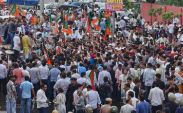 जयपुर में हाई-वोल्टेज प्रदर्शन: राहुल गांधी के विरोध में कांग्रेस कार्यालय घेरने निकली भाजपा पर पुलिस ने चलाई वाटर कैनन High-voltage protest in Jaipur