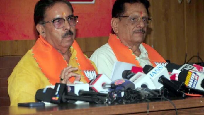Dr. Arun Chaturvedi Dr. Arun Chaturvedi
