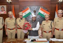 भारतीय पुलिस सेवा में नव पदोन्नत अधिकारियों ने की राज्यपाल से मुलाकात Newly promoted Indian Police Service officers met the Governor.
