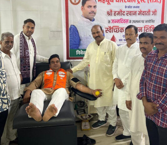 157 युवाओं ने रक्तदान कर दिया मानव सेवा का संदेश 157 youths donated blood, conveying a message of service to humanity.