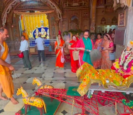 भक्ति और उल्लास के बीच निकली भगवान श्रीराम की पारंपरिक रथयात्रा