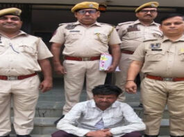 चलती बस में जेब काटने वाला शातिर गिरफ्तार Cunning pickpocket arrested on a moving bus.