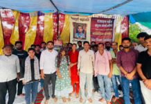 मृत संविदा नर्स दीपक के परिवार को नर्सेज ने दी 2.51 लाख की सहायता Nurses provide ₹2.51 lakh in financial aid to the family of deceased contractual nurse Deepak.