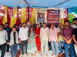 मृत संविदा नर्स दीपक के परिवार को नर्सेज ने दी 2.51 लाख की सहायता Nurses provide ₹2.51 lakh in financial aid to the family of deceased contractual nurse Deepak.