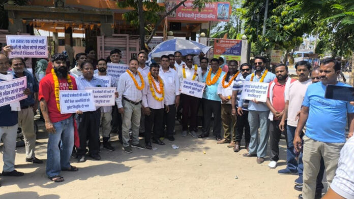 Sanitation workers staged a protest demanding priority in recruitment.