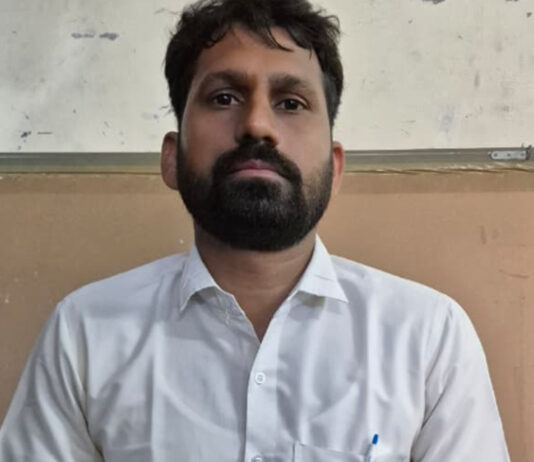 नगर निगम के पट्टा शाखा के जमादार को पचास हजार की रिश्वत लेते एसीबी ने दबोचा ACB nabbed a Jamadar from the Municipal Corporation's lease branch while accepting a bribe.