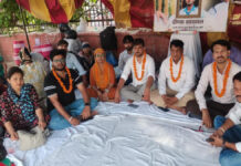 संविदा नर्सेज ने शुरू किया क्रमिक अनशन: मांगों के समाधान तक आंदोलन जारी रखने की चेतावनी Contract nurses have started a relay hunger strike.