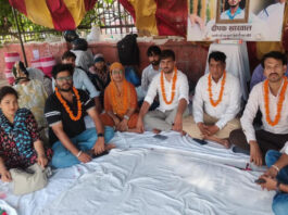 संविदा नर्सेज ने शुरू किया क्रमिक अनशन: मांगों के समाधान तक आंदोलन जारी रखने की चेतावनी Contract nurses have started a relay hunger strike.