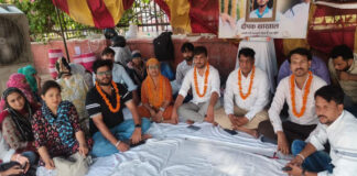 संविदा नर्सेज ने शुरू किया क्रमिक अनशन: मांगों के समाधान तक आंदोलन जारी रखने की चेतावनी Contract nurses have started a relay hunger strike.