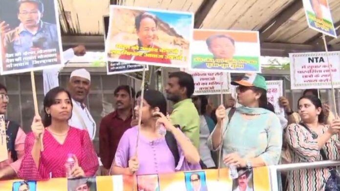 People took to the streets in Jaipur in support of Sonam Wangchuk. People took to the streets in Jaipur in support of Sonam Wangchuk.