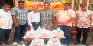 पूज्य सिंधी पंचायत ब्रह्मपुरी ने जरूरतमंद परिवारों को वितरित किए राशन किट Pujya Sindhi Panchayat Brahmapuri distributed ration kits to needy families.