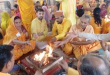 गायत्री शक्तिपीठों में श्रद्धा और साधना के साथ मनाया गया गुरु पूर्णिमा पर्व, सैकड़ों श्रद्धालुओं ने ली मंत्र दीक्षा Guru Purnima festival celebrated with reverence and spiritual practice at Gayatri Shaktipeeths.