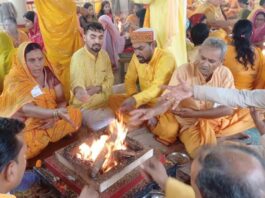 गायत्री शक्तिपीठों में श्रद्धा और साधना के साथ मनाया गया गुरु पूर्णिमा पर्व, सैकड़ों श्रद्धालुओं ने ली मंत्र दीक्षा Guru Purnima festival celebrated with reverence and spiritual practice at Gayatri Shaktipeeths.