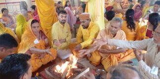 गायत्री शक्तिपीठों में श्रद्धा और साधना के साथ मनाया गया गुरु पूर्णिमा पर्व, सैकड़ों श्रद्धालुओं ने ली मंत्र दीक्षा Guru Purnima festival celebrated with reverence and spiritual practice at Gayatri Shaktipeeths.