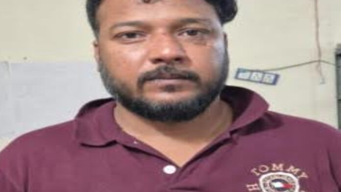 Sarju Banna, a criminal carrying a reward of ₹5,000, falls into police net. Sarju Banna, a criminal carrying a reward of ₹5,000, falls into police net.