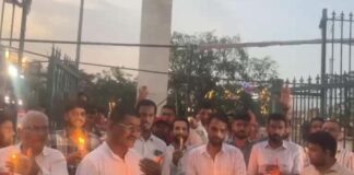 पदोन्नति में 2 वर्ष के शिथिलन पर शर्त हटाने की मांग को लेकर शहीद स्मारक पर कर्मचारियों का कैंडल मार्च