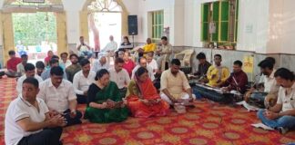 रामलला मंदिर में चोरी के विरोध में आप का सुंदरकांड पाठ AAP organizes Sundarkand recitation in protest against the theft at the Ram Lalla temple.